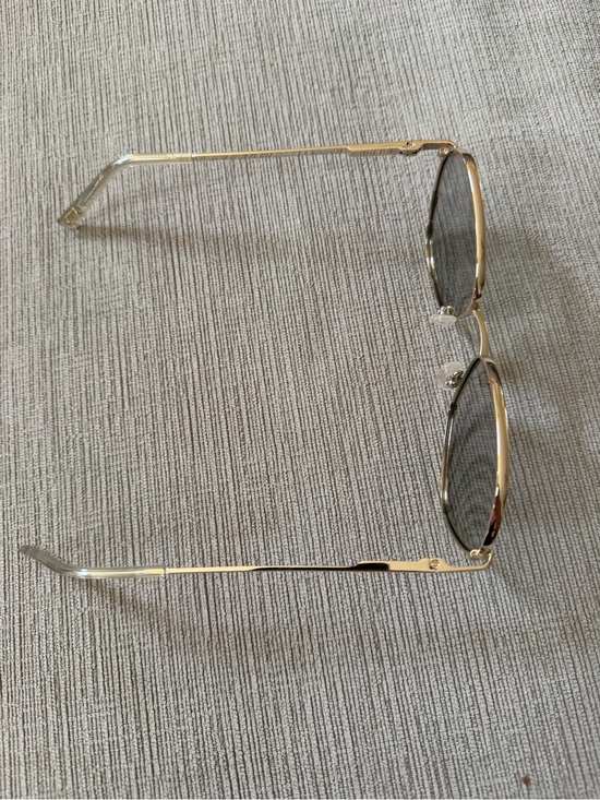 Le Specs Escadrille sunglasses main image 4